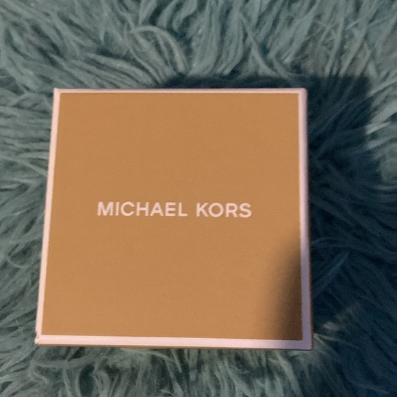 BRAND NEW MICHAEL  KORS RING SIZE 7! NWT! - Picture 5 of 6